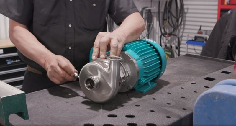 Comment choisir efficacement votre pompe à eau parmi les grandes marques